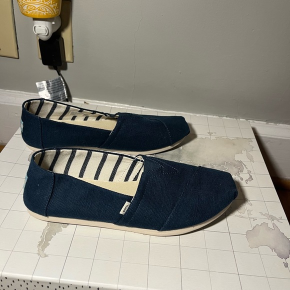 Navy blue Toms Sz 8.5 - Picture 6 of 7